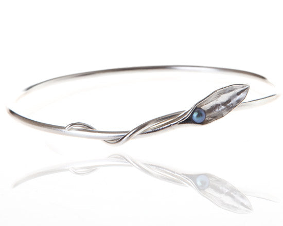 silver pea pod bangle with black pearl